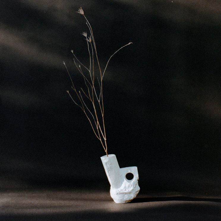 Jarrón Serax con una sola rama