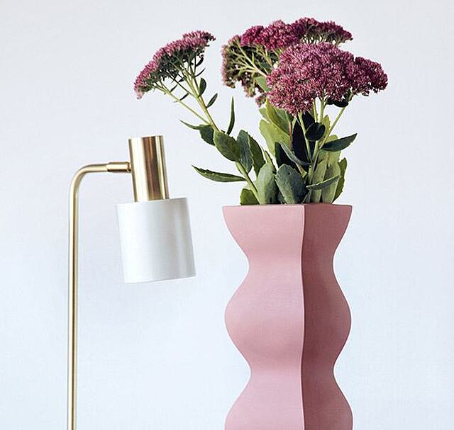 visoka vaza za pojedinačno cvijeće