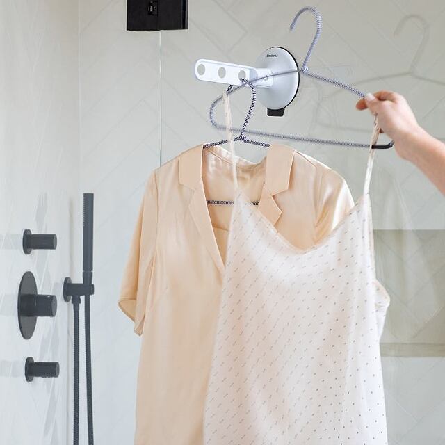single clothes hanger