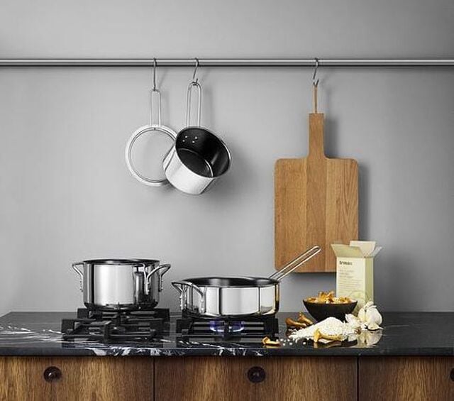 casseroles suspendues