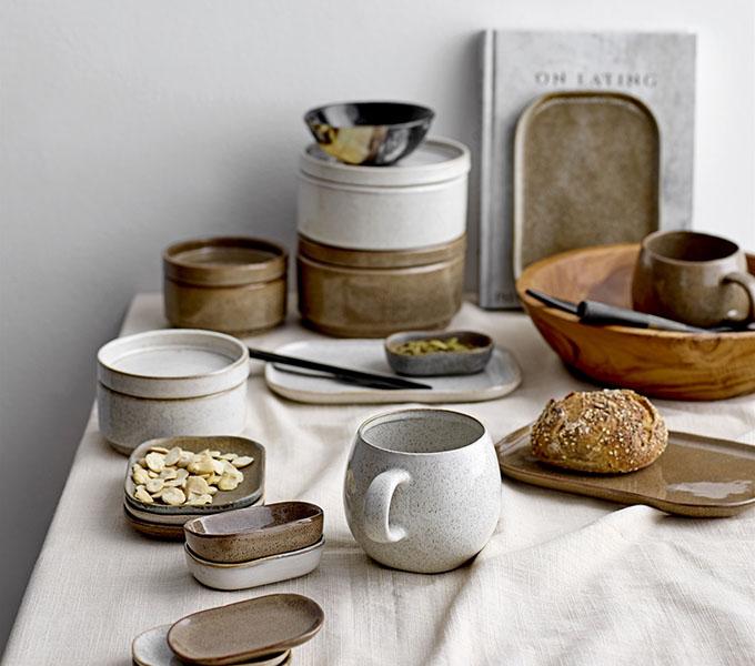 set za doručak od kamena