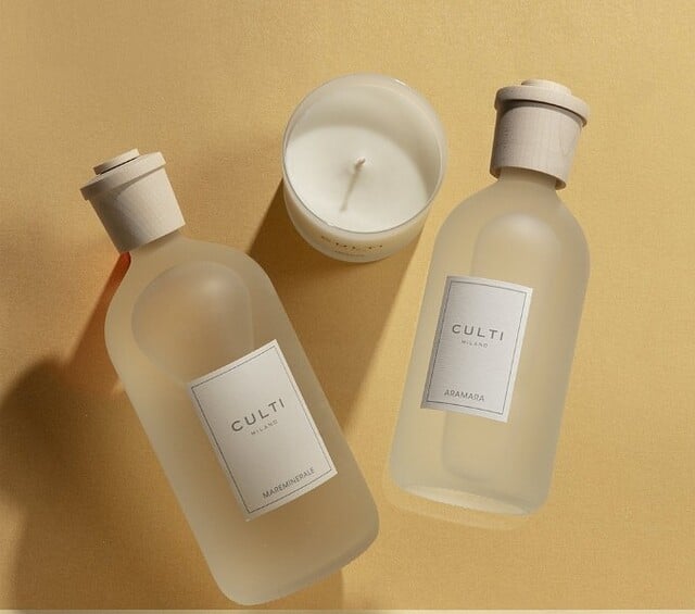 κίτρινο φόντο για το μπουκάλι