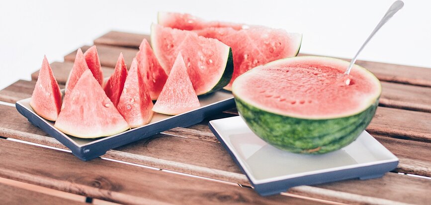 White Line Naturally Cooling Ceramics Pladenj kvadraten, majhen