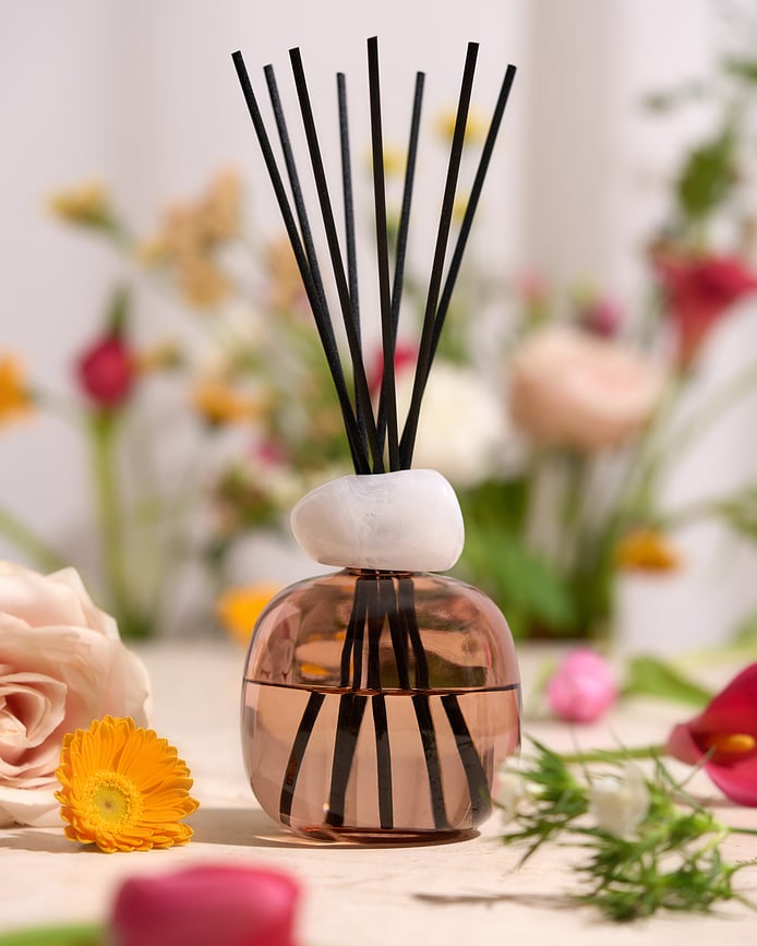 Difusor Aromático Mineral, ciruela y blanco, con fragancia Lady Flower