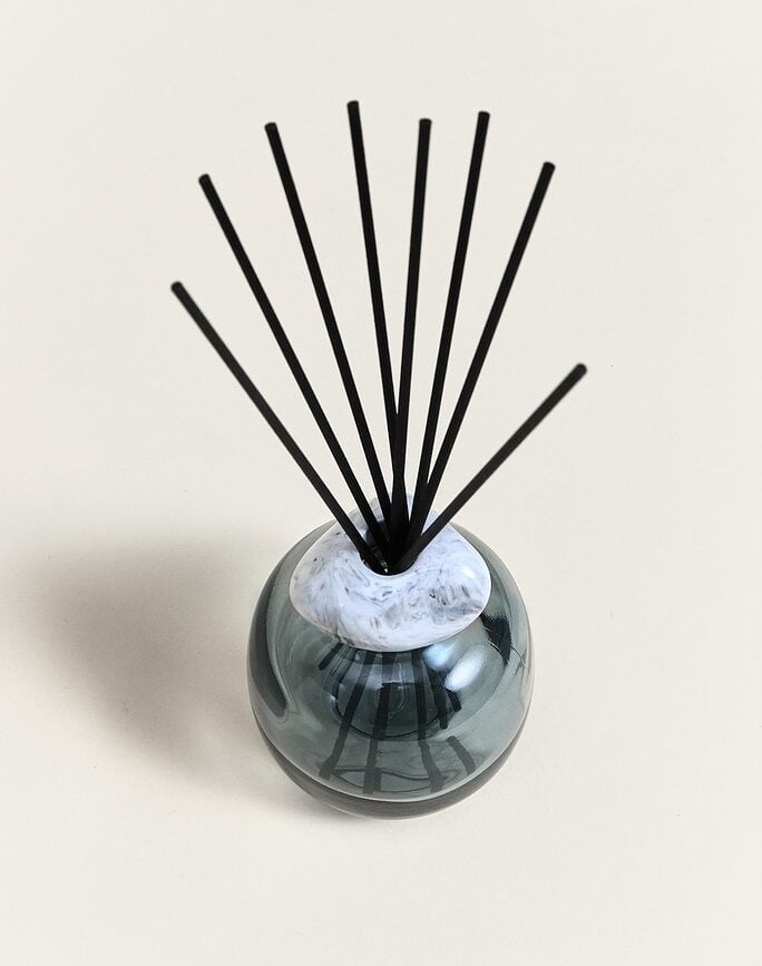 Difusor de Aromas Mineral, azul y blanco, con fragancia Té Blanco Puro