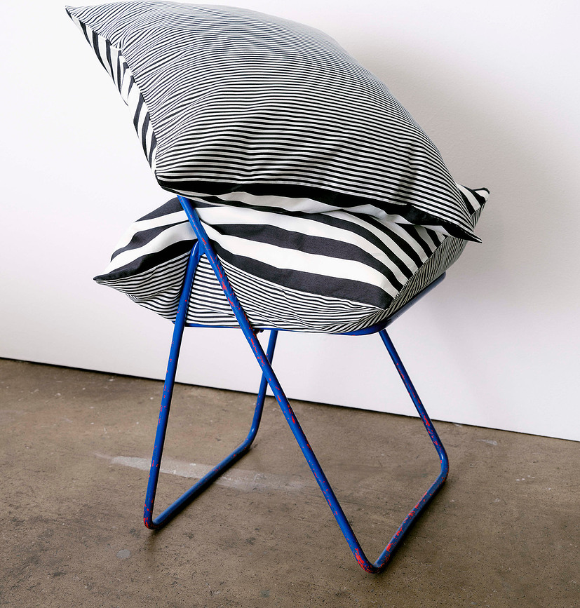 Classic Stripe Posteljnina, 200 x 200 cm, belo-temno modra, z 2 prevlekama za vzglavnik 80 x 80 cm, zapiranje na zadrgo