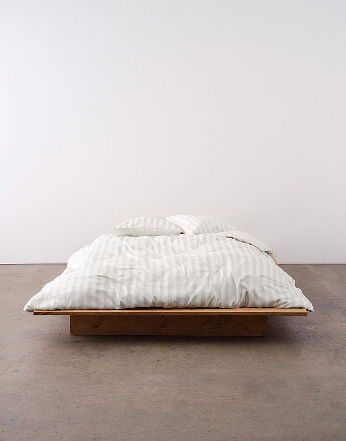 Classic Stripe Posteljnina, 200 x 220 cm, sivo-bež, z 2 prevlekama za vzglavnik 80 x 80 cm, zapiranje na zadrgo