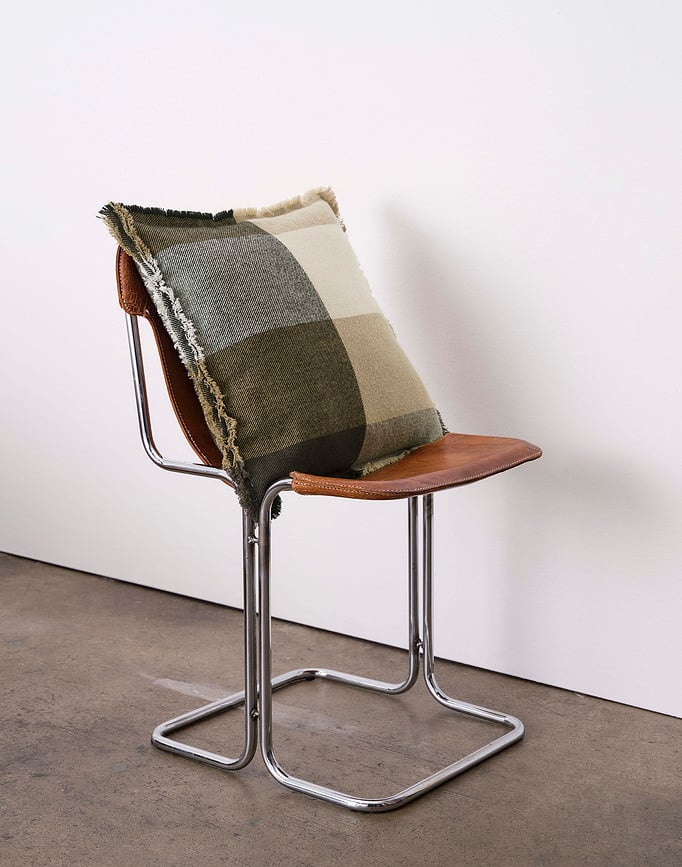 Eryk Jastuk dekorativni 50 x 50 cm bež-crni