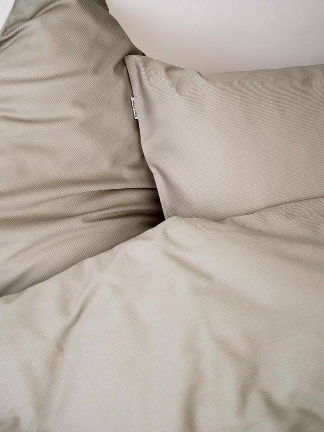 Funda Nórdica Jorn 200 x 220 cm, color arena, cierre con solapa, con 2 fundas de almohada 60 x 70 cm