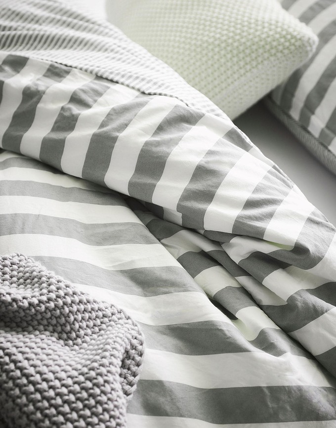 Juego de Cama Mikkeli, 200 x 200 cm, gris, Set de 3 piezas (2 fundas de almohada 80 x 80 cm)