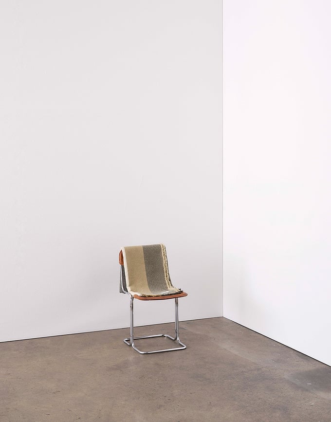 Manta Eryk, 150 x 200 cm, beige y negro