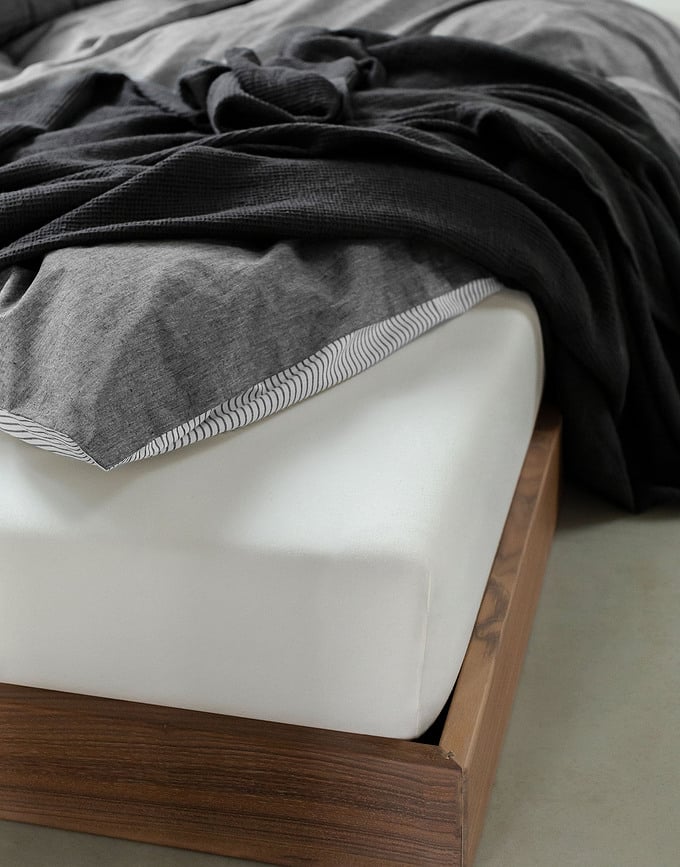 Skei Posteljina 140x200 cm crna s jastučnicom 70x90 cm