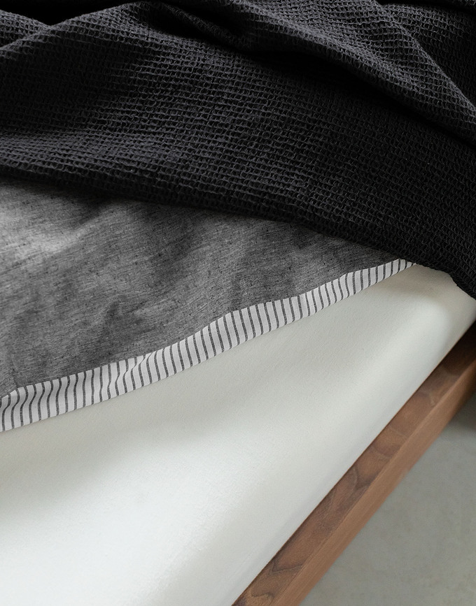 Skei Posteljnina, 240 x 220 cm, črna, 2 prevleki za vzglavnik 60 x 70 cm