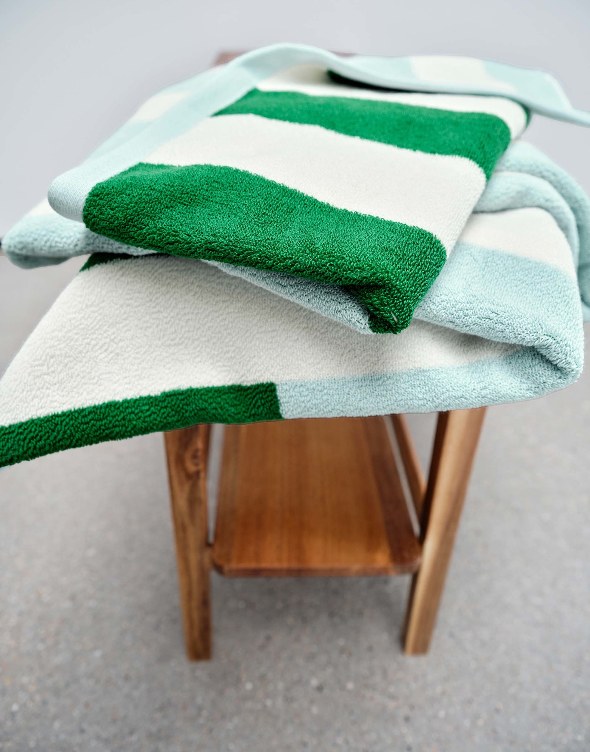 Tyge Beach towel 100 x 200 cm green Marc O Polo 101028 581 01