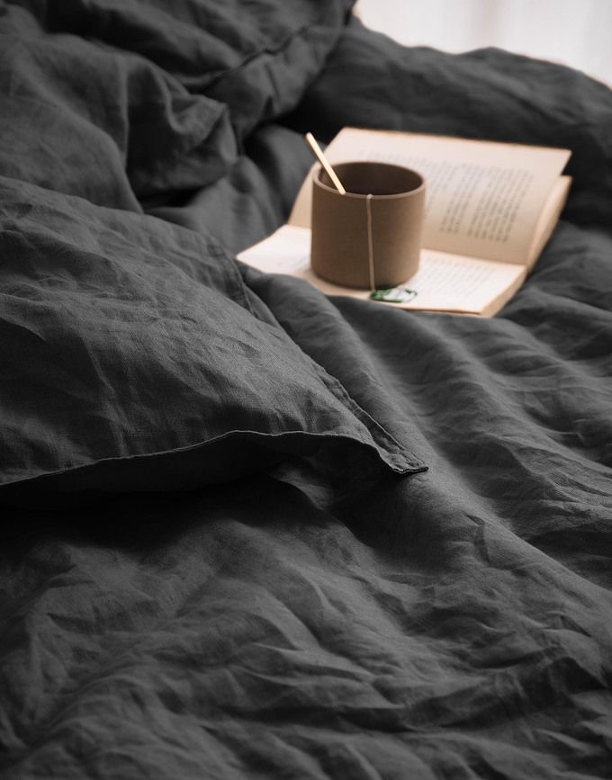 Valka Posteljnina, 240 x 220 cm, antracitna, lanena, 3-delni set (2 prevleki za vzglavnik 60 x 70 cm)