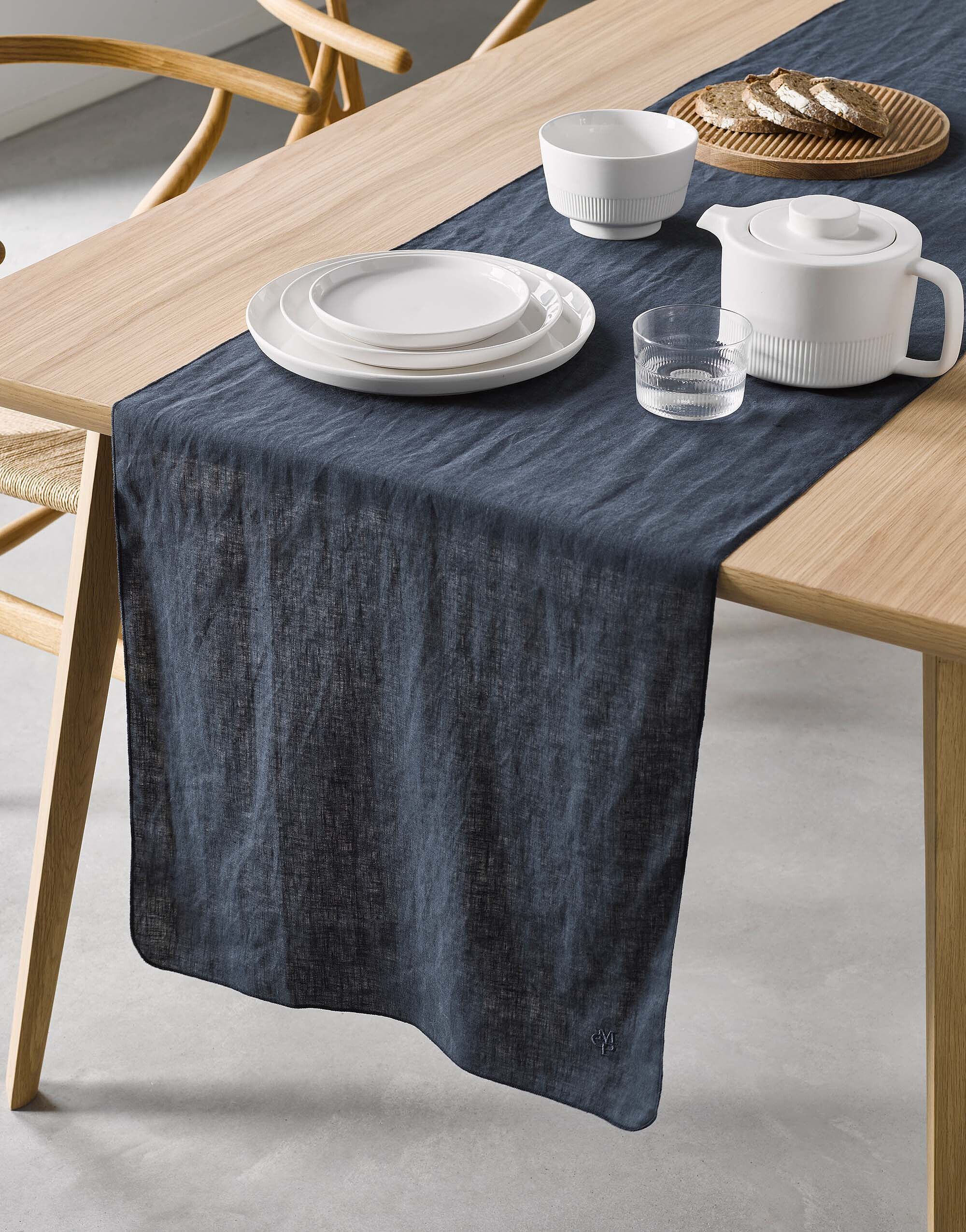 Valka Tischläufer 40 x 150 cm Indigo - Marc O'Polo 730298-713-007