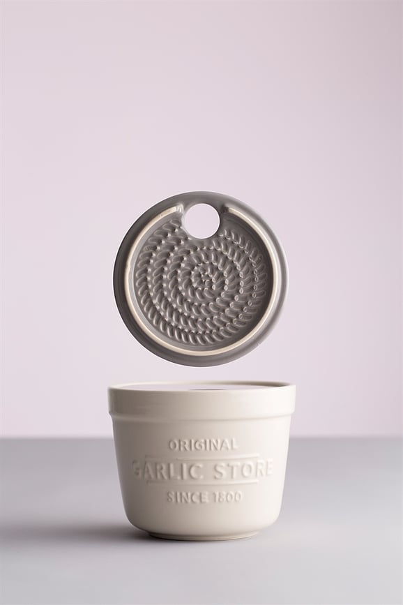 Innovative Kitchen Posoda za česen z strgalom