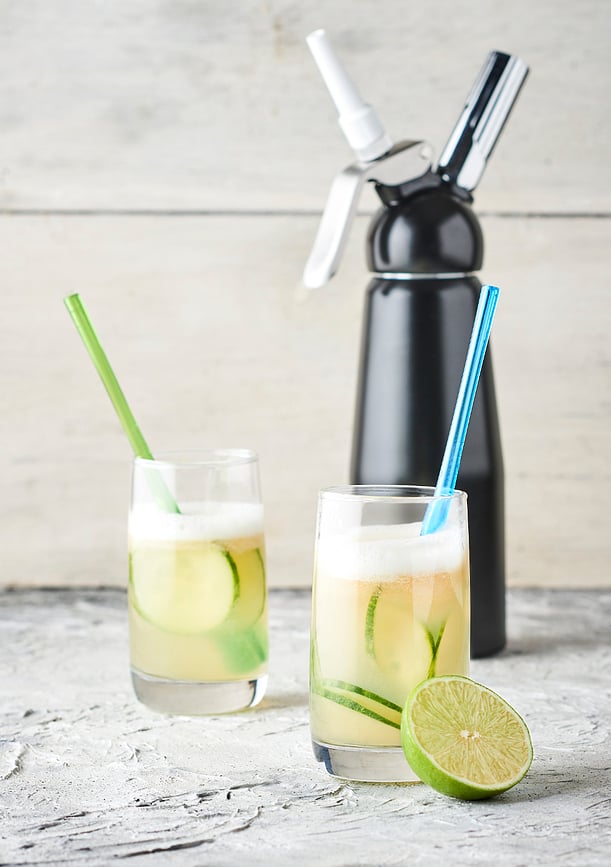 Mastrad Sifon za sladice z zamenljivimi nastavki, 500 ml, črn