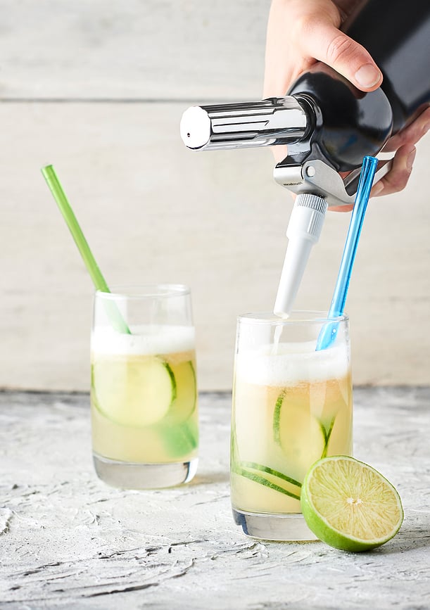 Mastrad Sifon za sladice z zamenljivimi nastavki, 500 ml, črn