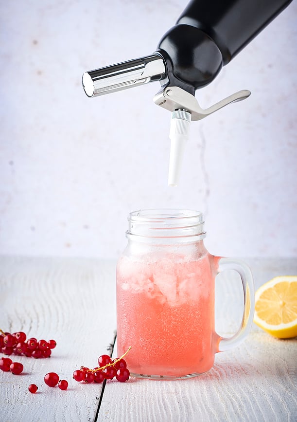 Mastrad Sifon za sladice z zamenljivimi nastavki, 500 ml, črn