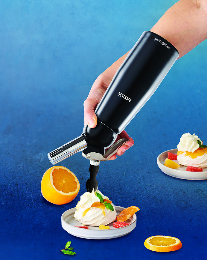 Mastrad Siphon à Chantilly avec douilles interchangeables, 500 ml, noir