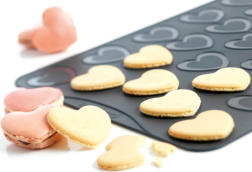 Mastrad Tapis à Macarons, motif cœurs