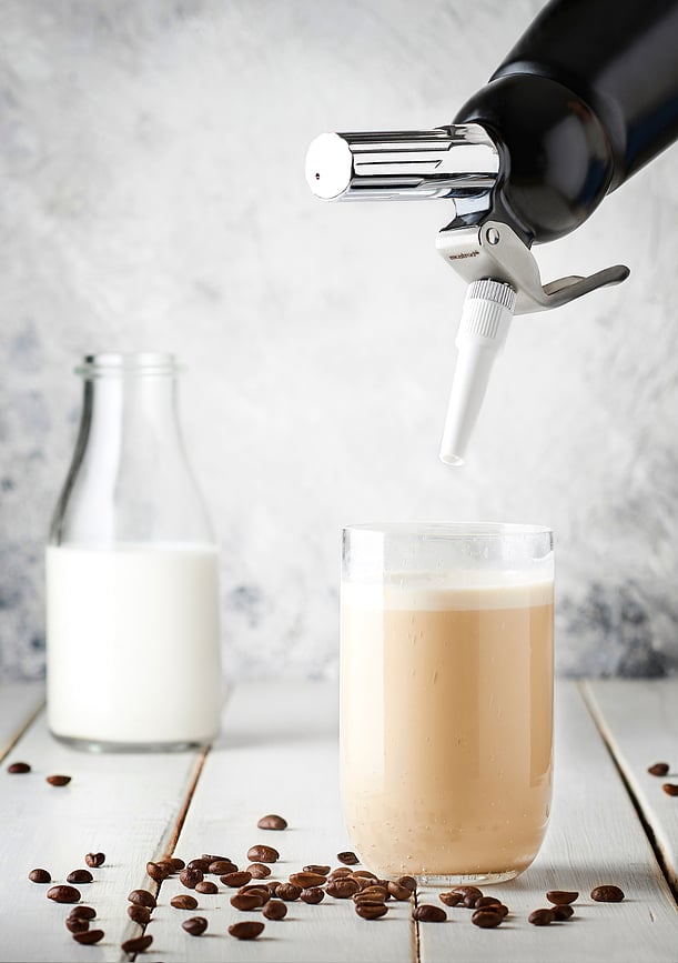 Sifón para postres Mastrad, 500 ml, negro, con boquillas intercambiables