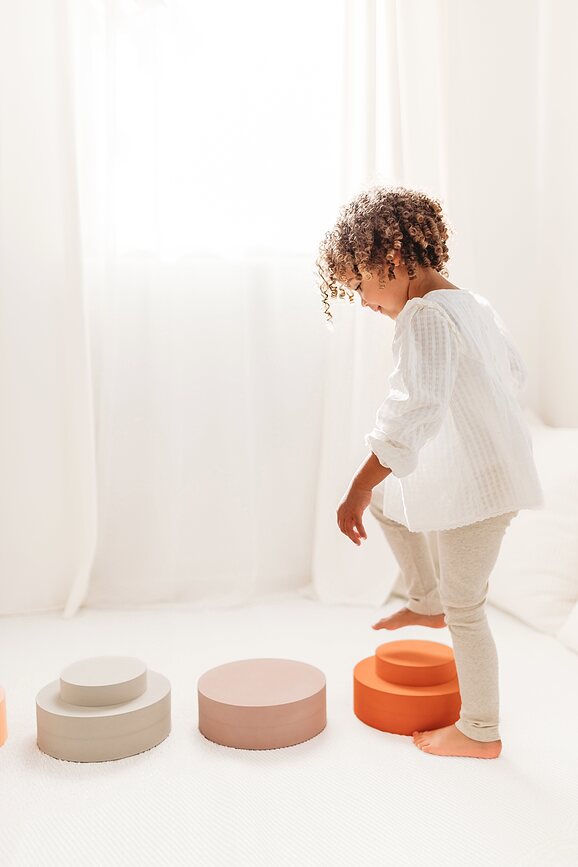 Juego de motricidad Rainbow Chair, tonos tierra, Set de 5 piezas