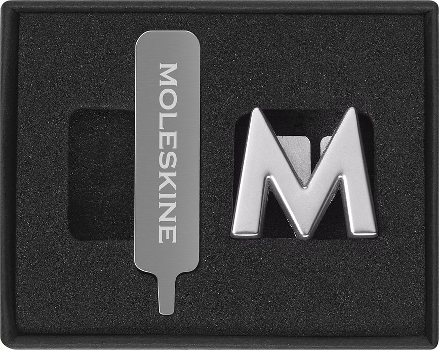 Moleskine M betű ezüst színű Jegyzetfüzet tű