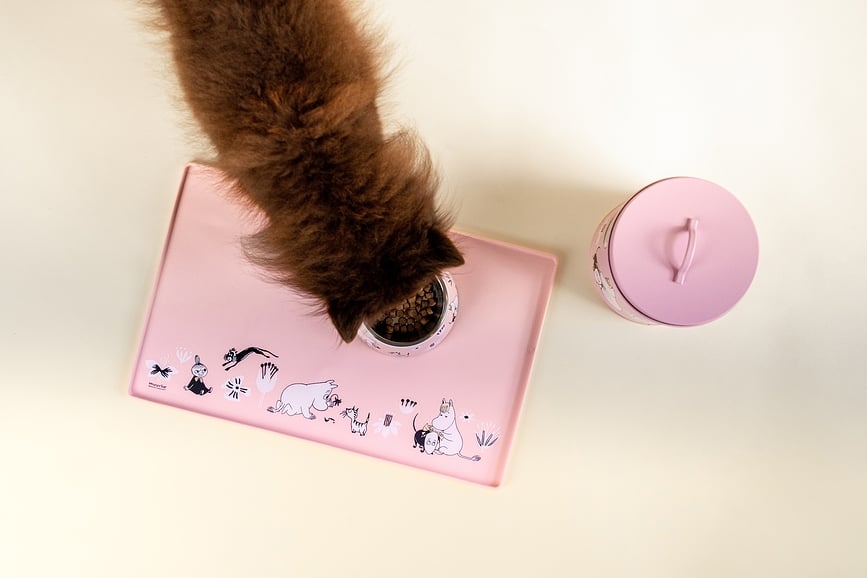 Alfombrilla para comedero Muurla Moomin, para perro o gato, 30 x 48 cm, rosa