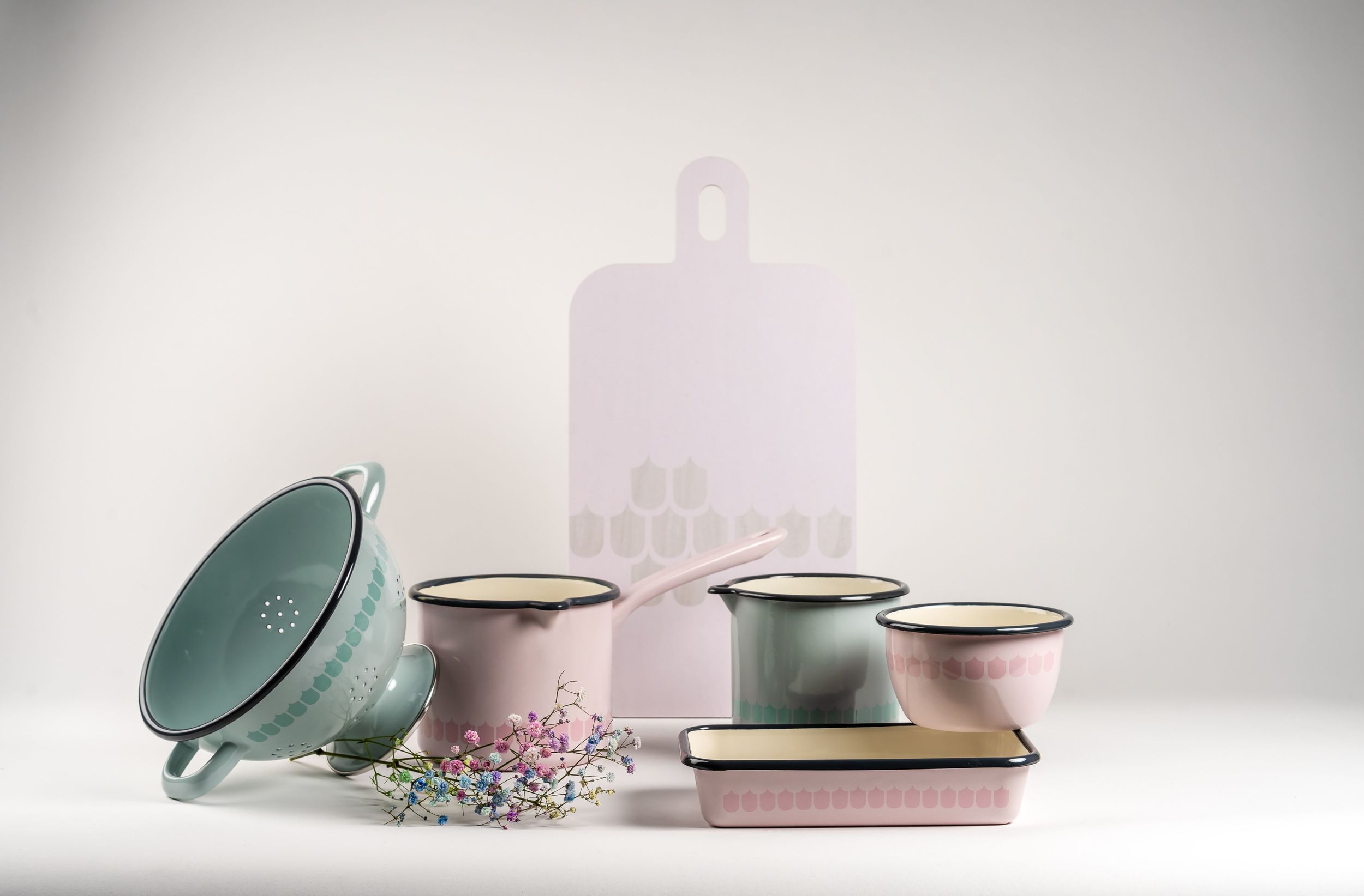 https://3fa-media.com/muurla/muurla-vappu-saucepan-1-9-l-pink-enamelled__122918_b9f335a-s2500x2500.jpg