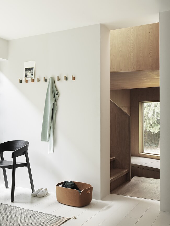 Attach Kljuke stenske, črne, 2 kosa