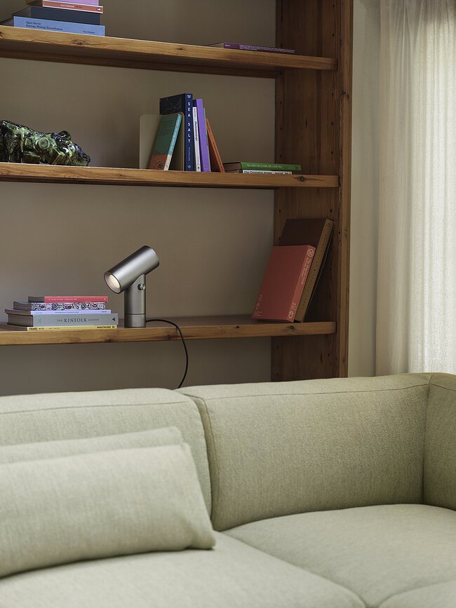 Beam Lampa stolna crna