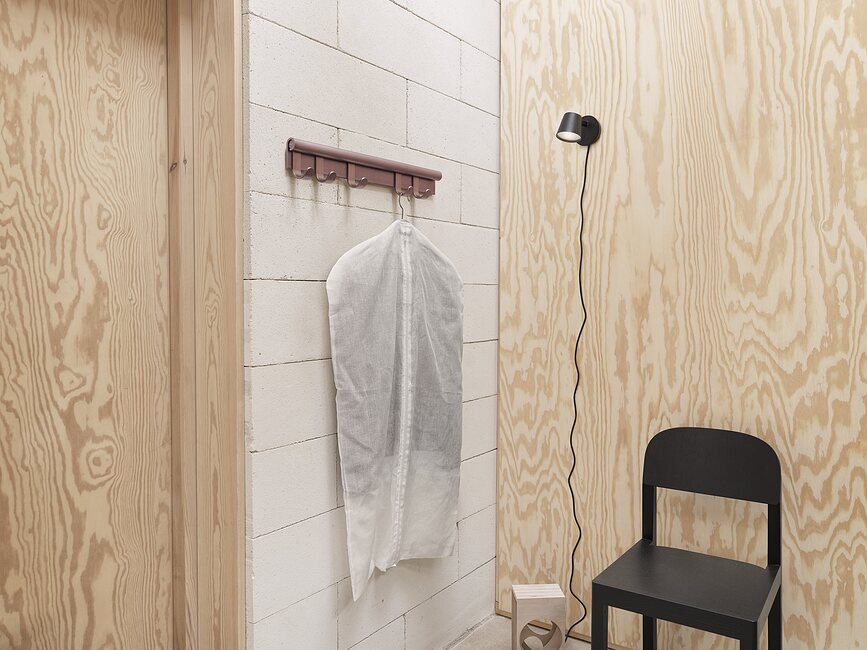 Coil Kavelj za obešalno letev, črn