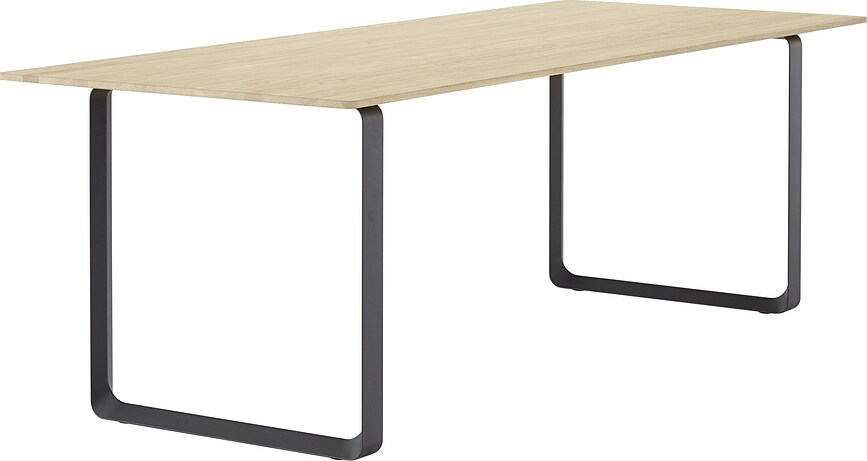Stôl Muuto nohy čierne 225 x 90 cm svetlý dub