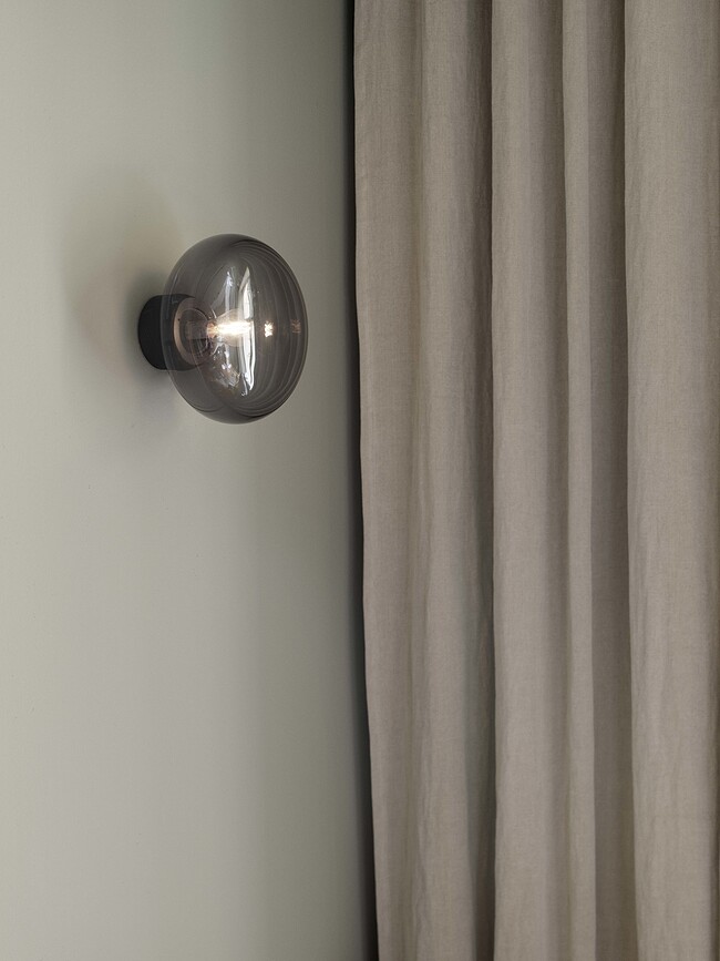 Aplique de Pared Karl-Johan, roble ahumado, blanco