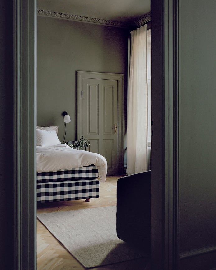 Aplique de pared de acero Material, amarillo