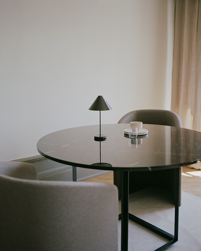 Brolly Lampe de Table sans fil, noire