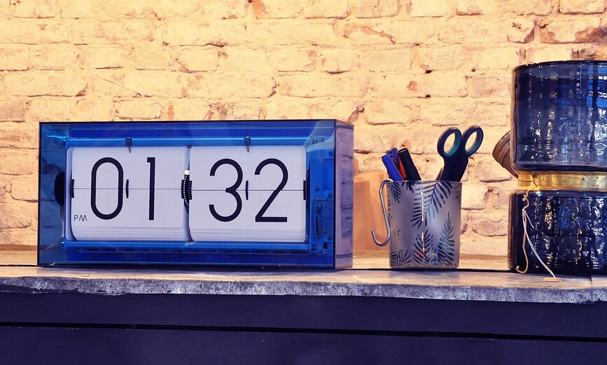 Big Flip Clear Horloge de Table, transparente