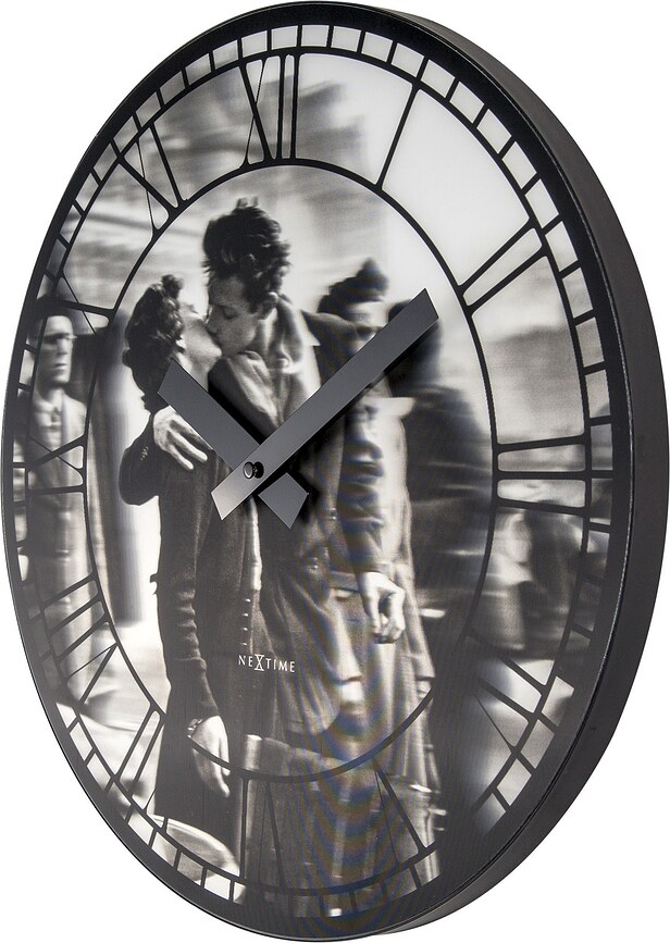 Kiss Me Paris Ura stenska