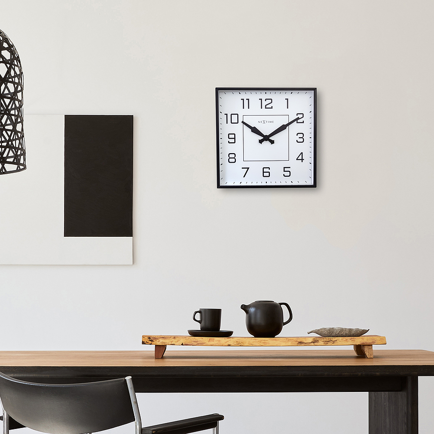 Reloj de pared Be Square, con cifras árabes