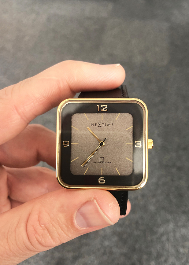 Square Wrist Montre, blanche, avec cadran argenté