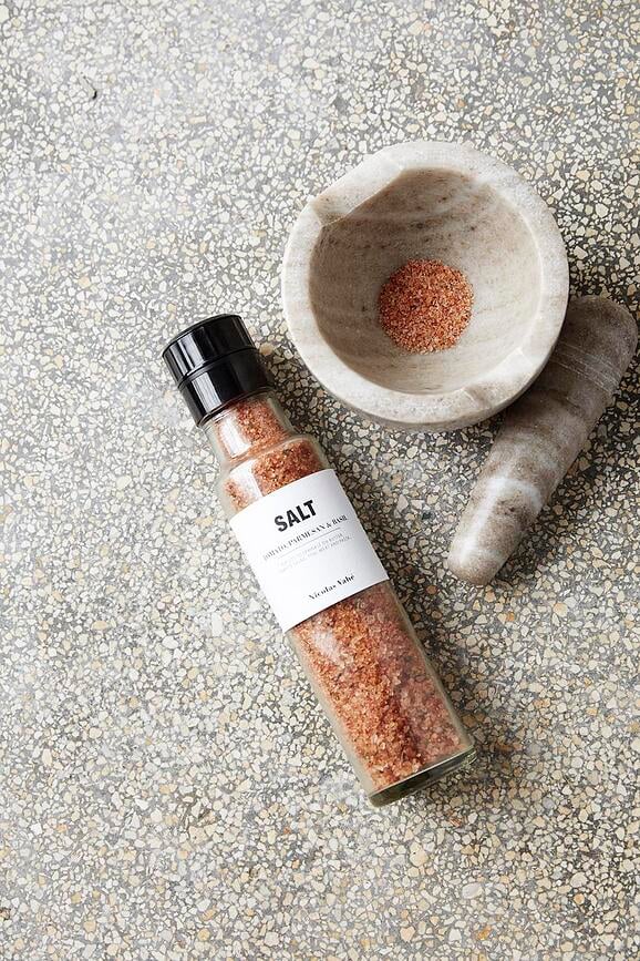 Nicolas Vahe Sel avec moulin, au parmesan, tomates et basilic