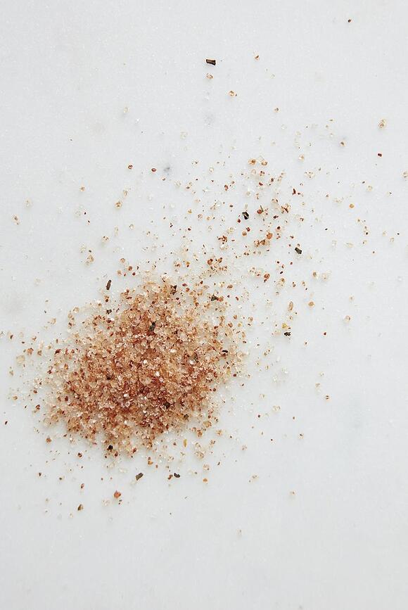 Nicolas Vahe Sol s parmezanom, paradižnikom in baziliko, z mlinčkom