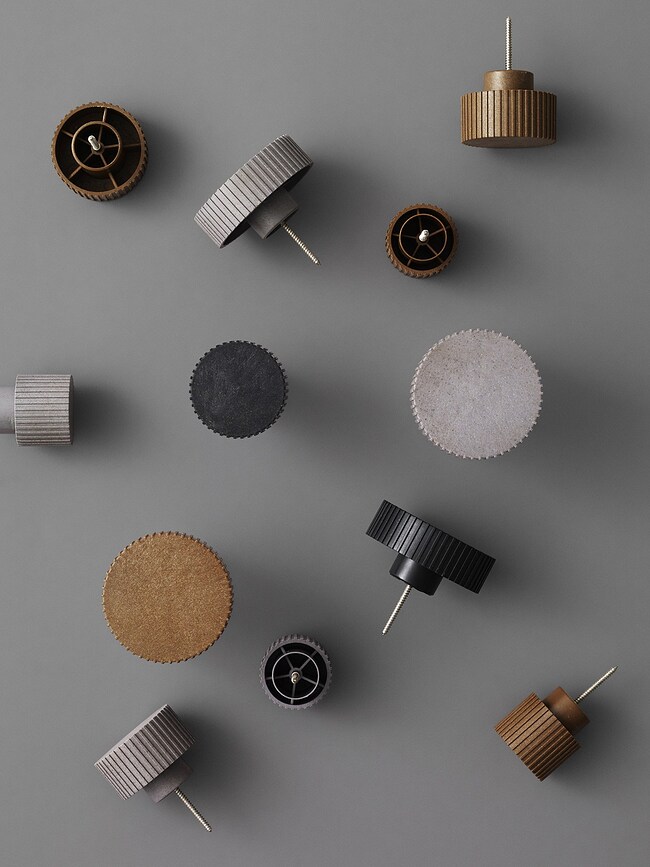 Chip Obešalnik velik, siv