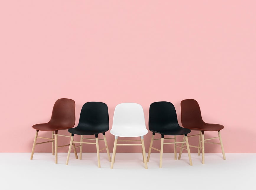 Figura decorativa Form Miniature, diseño de silla, negra