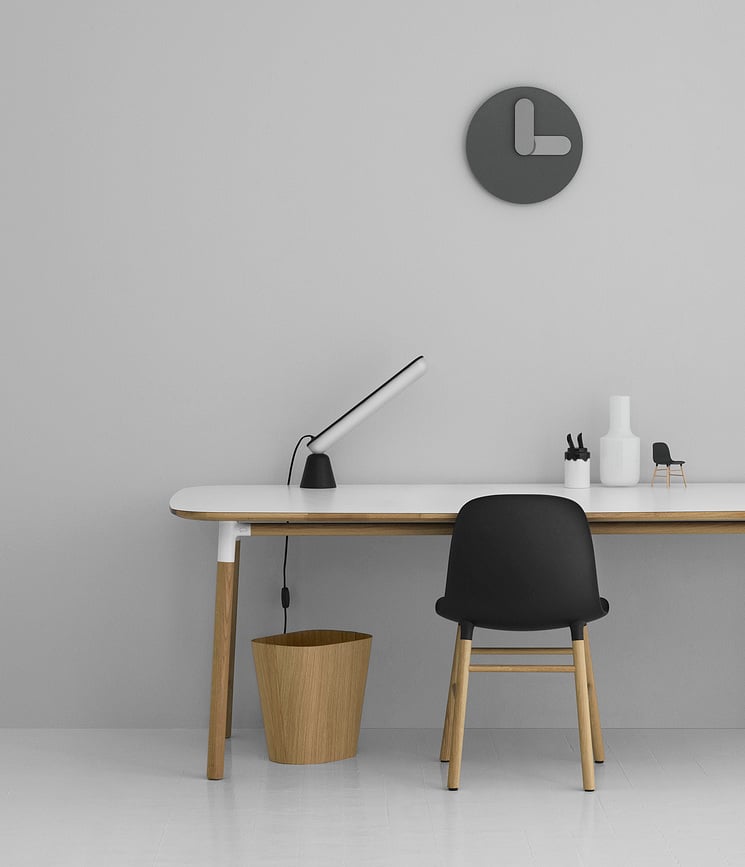 Figura decorativa Form Miniature, diseño de silla, negra