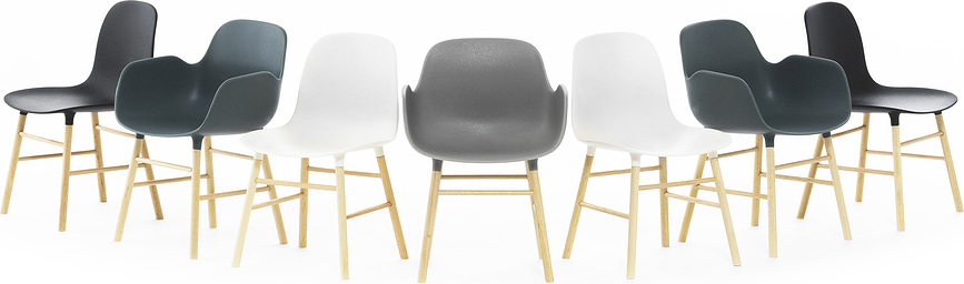 Form Miniature Φιγούρα καρέκλας με μπράτσα, μαύρη