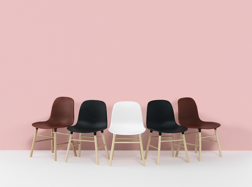 Form Miniature Figurica stolica crna