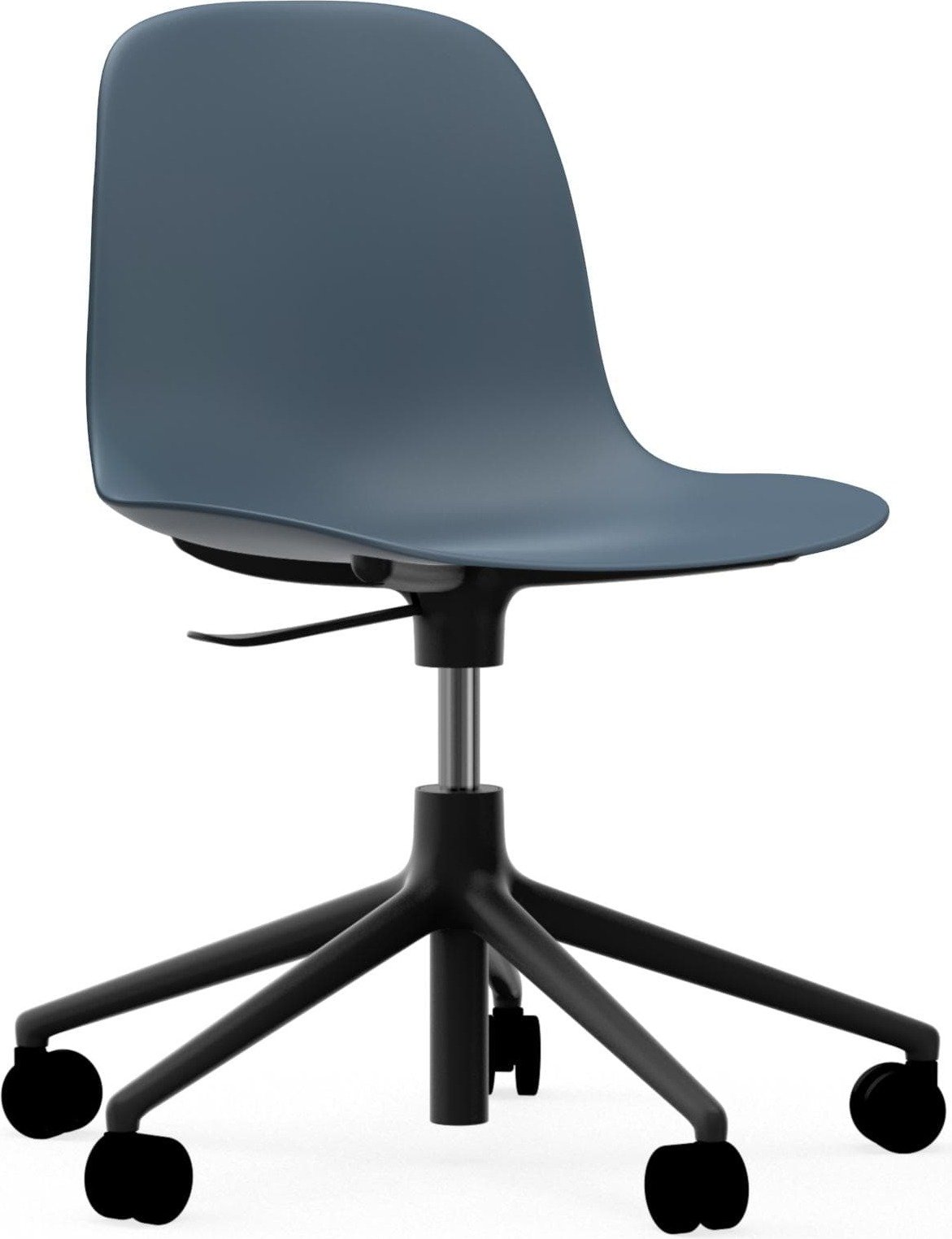 Krzesło na kółkach Form Swivel 5W niebieskie na czarnych aluminiowych nogach